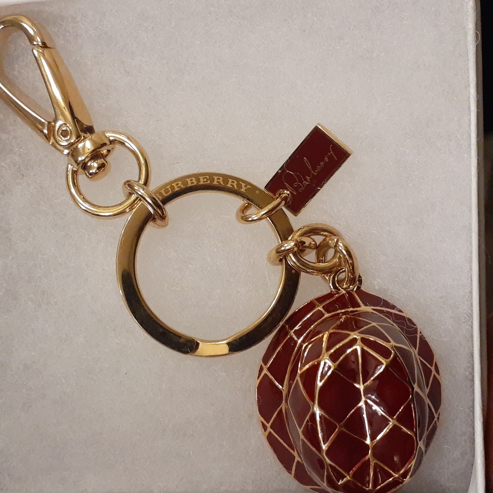 BURBERRY FEDORA CAP PURSE CHARM NWOT - Picture 3 of 4